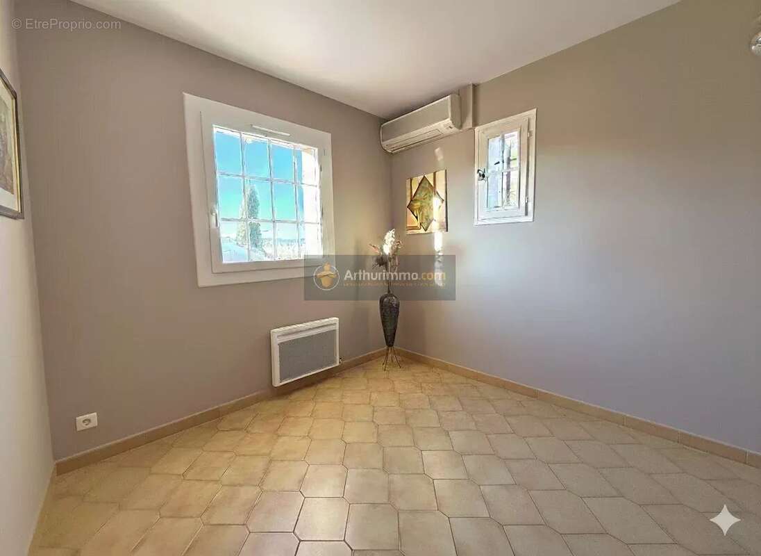 Maison à ROQUEBRUNE-SUR-ARGENS