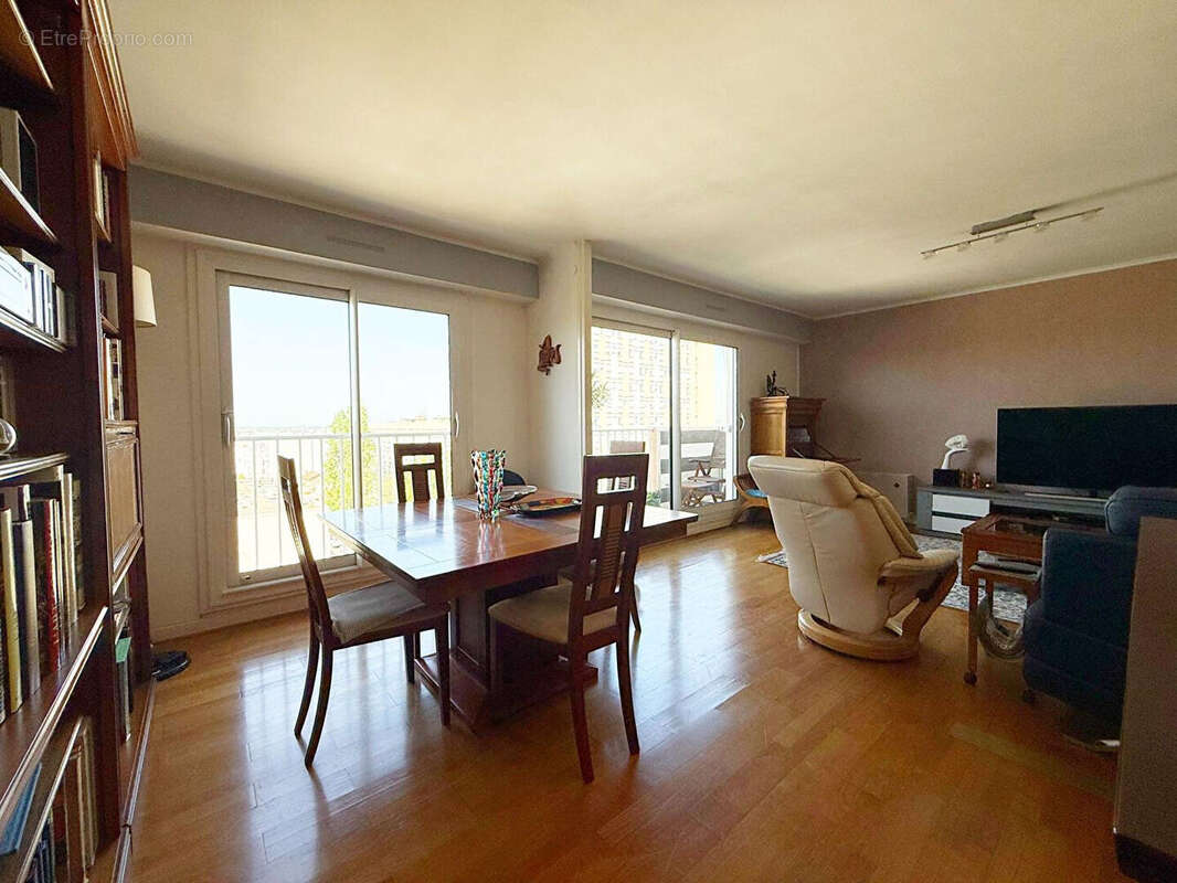 Appartement à NANTERRE