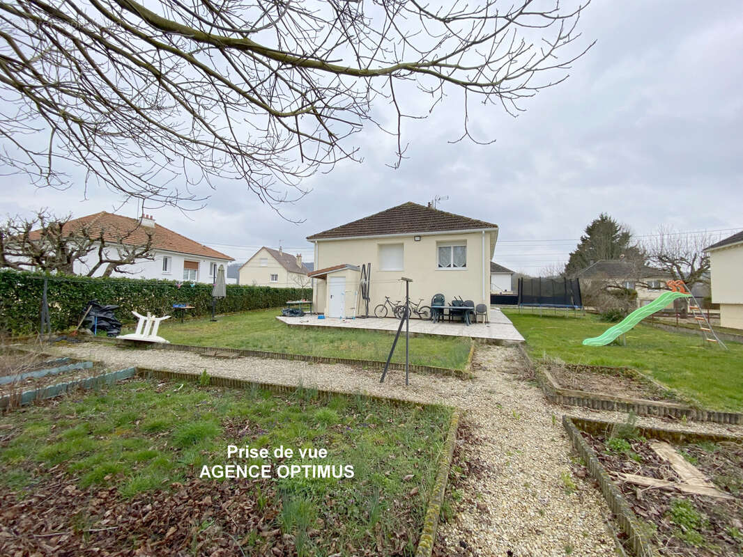 Maison à VILLENEUVE-SUR-YONNE