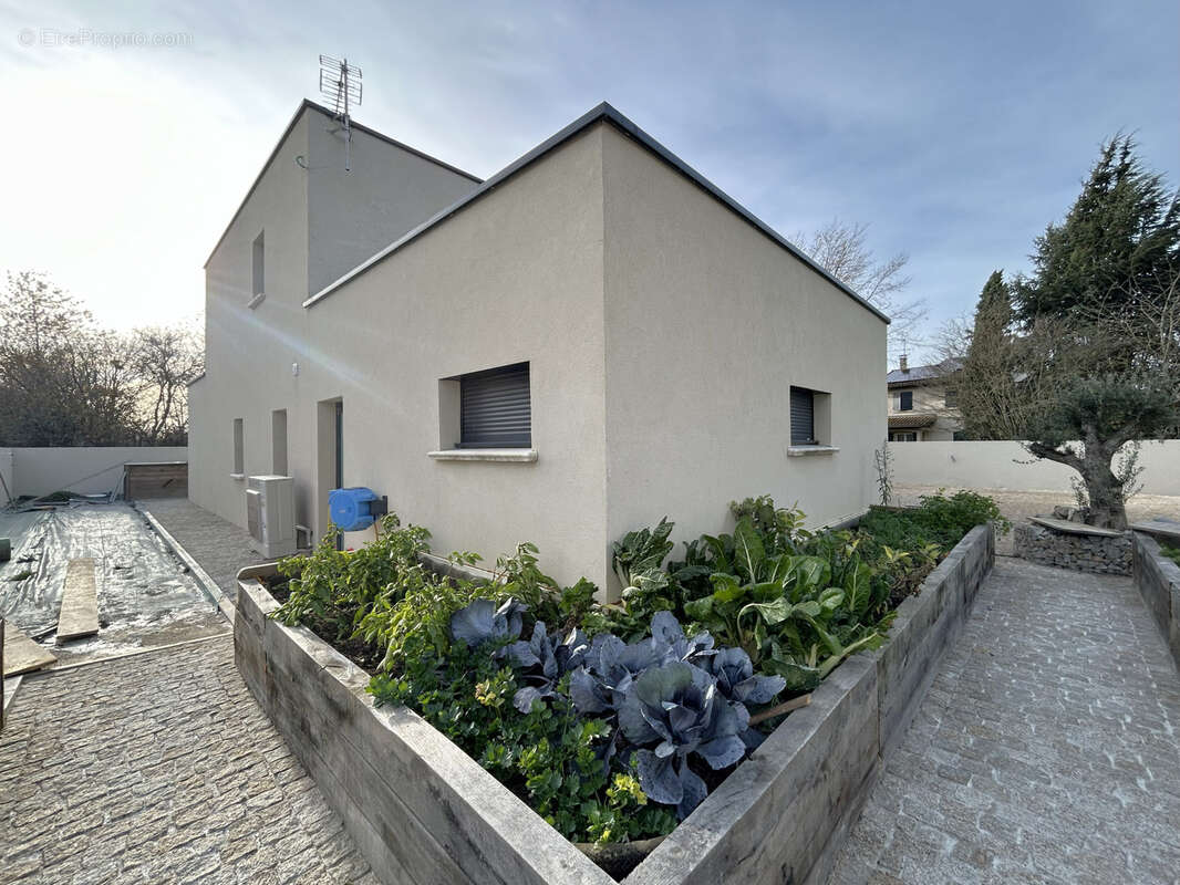 Maison à VILLARS-LES-DOMBES