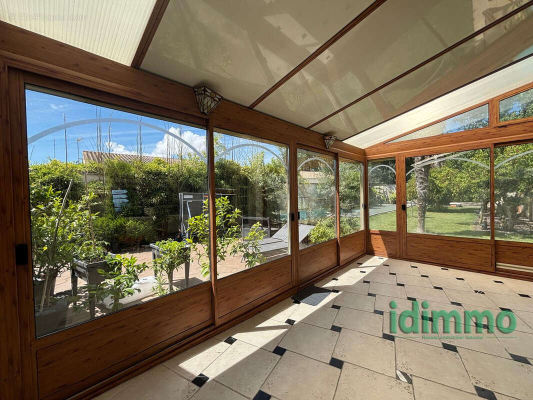 Magnifique ensemble immobilier de 350 m2, avec 2 logements , dans un lieu recherche, avec piscine sur un terra - photo 11