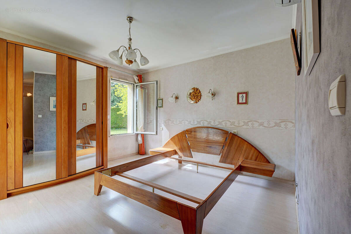 Maison à FONTAINES-SAINT-MARTIN