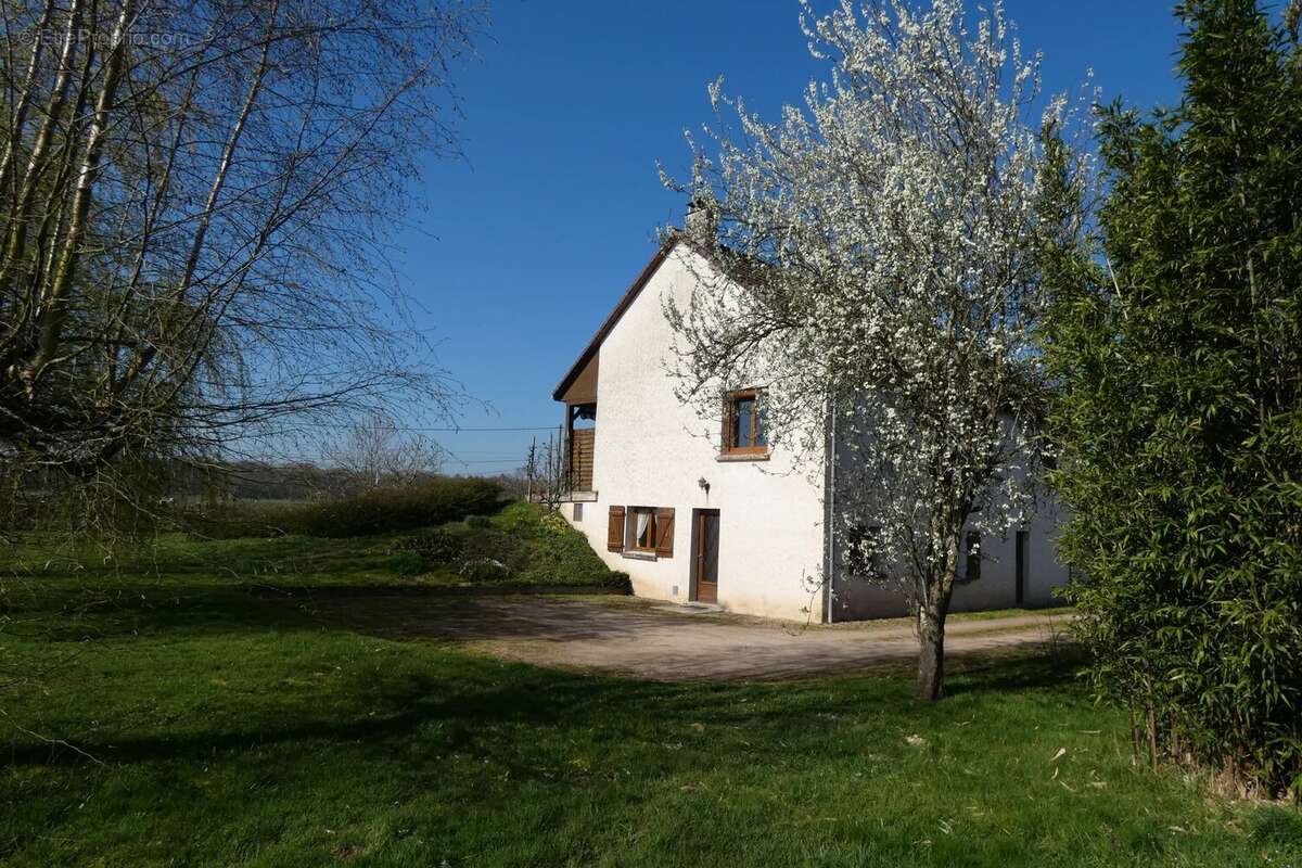 Maison à ETANG-SUR-ARROUX