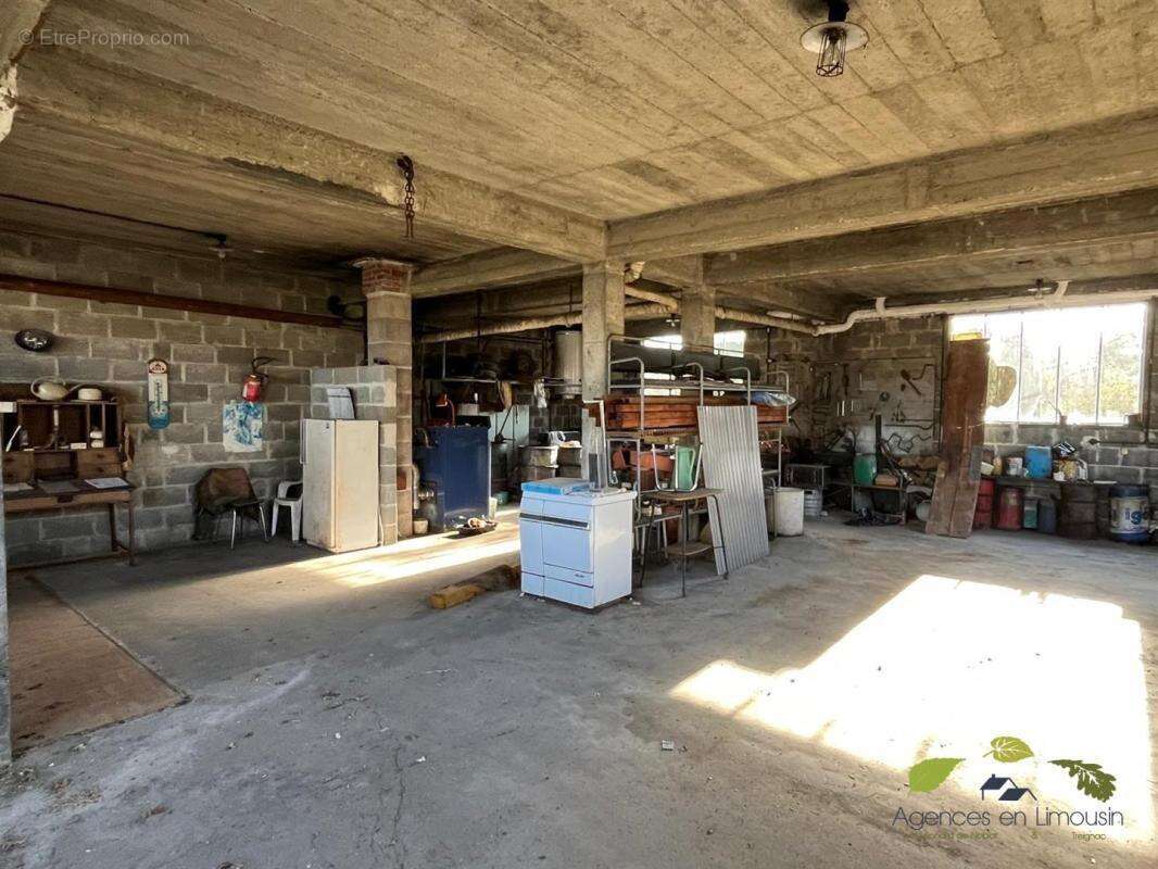 Maison à SAUVIAT-SUR-VIGE