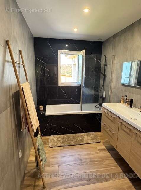Maison 113 m² à Foce  - photo 8