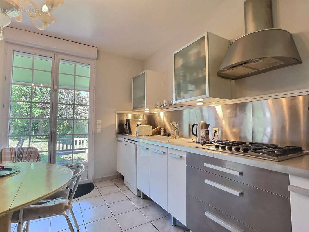 Maison à SAINT-MAUR-DES-FOSSES