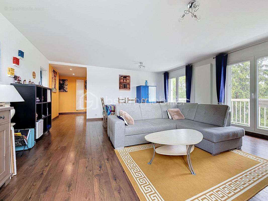 Appartement à EZANVILLE