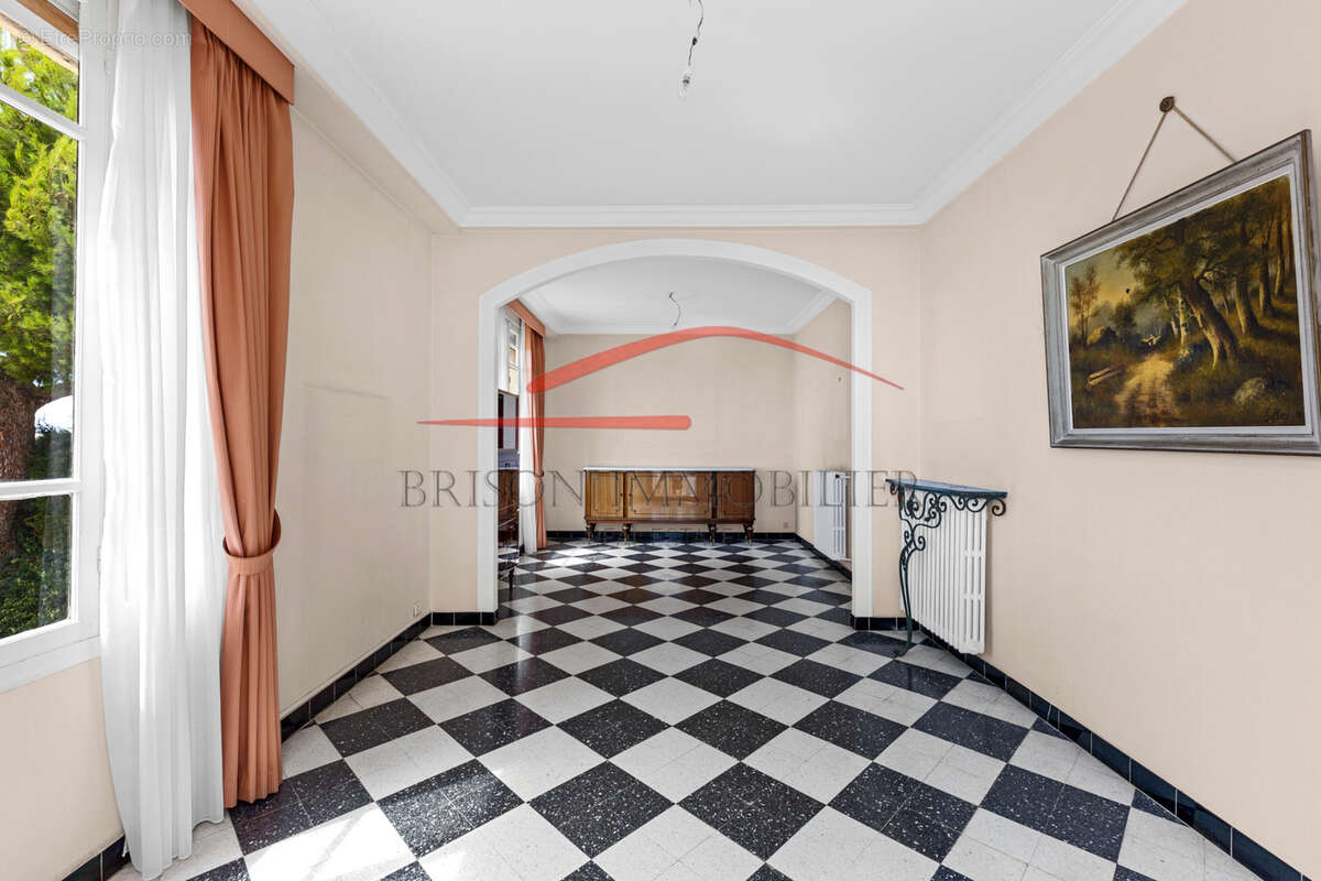 Maison à SAINT-LAURENT-DU-VAR