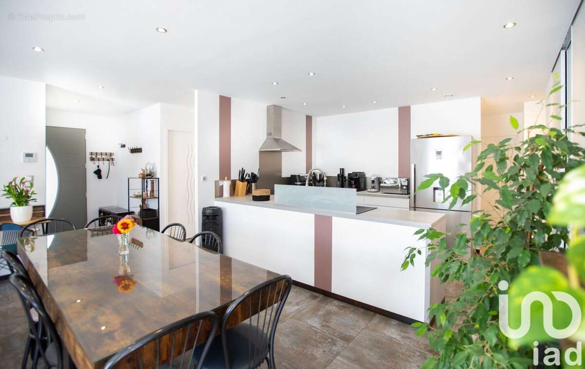 Maison 143 m² à Grillon  - photo 7