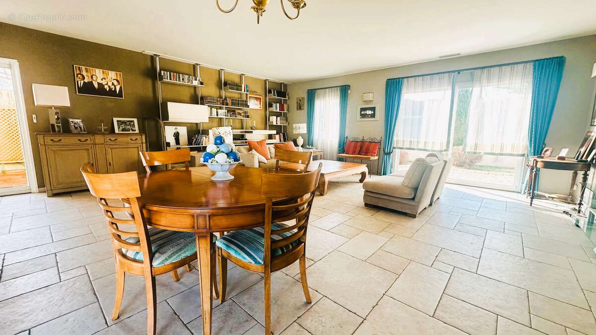 Maison à VAISON-LA-ROMAINE