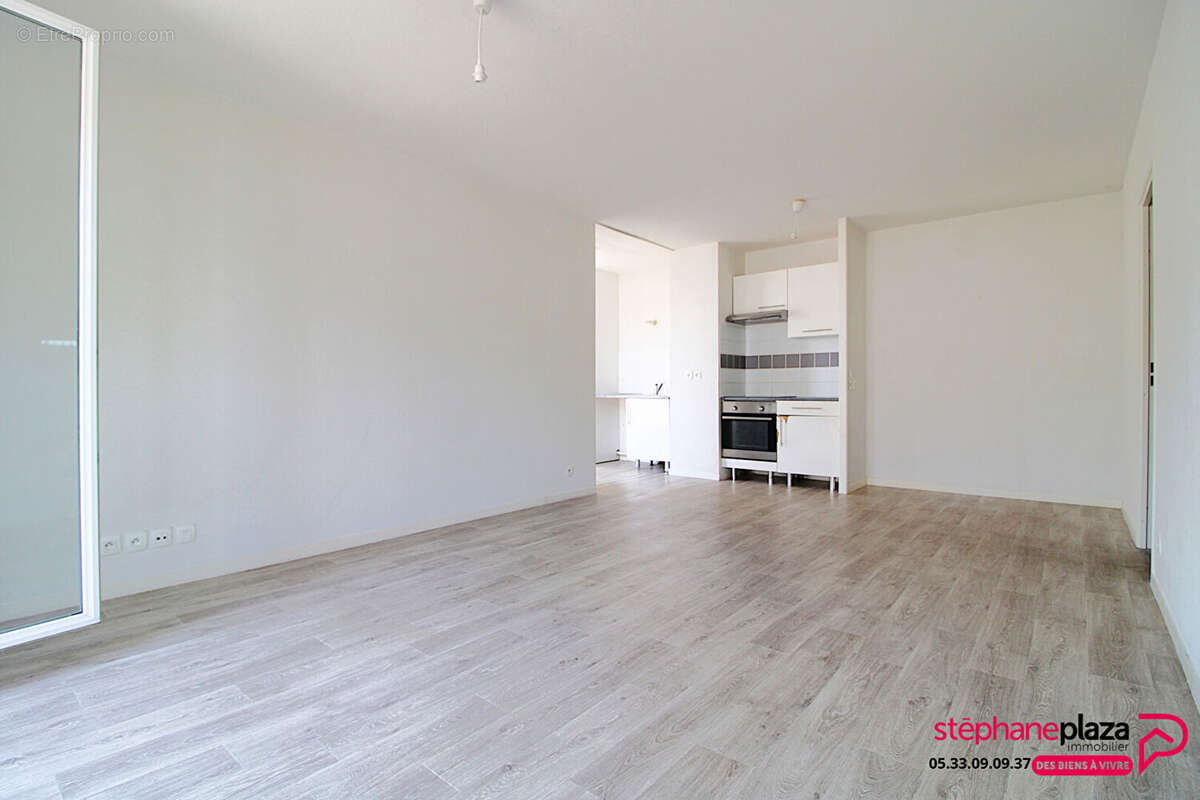 Appartement à PAREMPUYRE