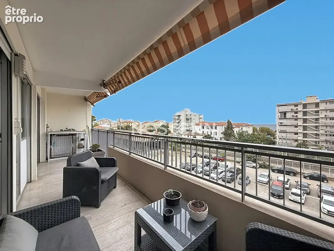 Golfe-Juan - 2 Pièces - 44m² - Vue Mer - Rénové - photo 2