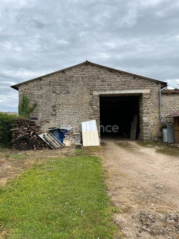 Terrain à MONTIGNY-SUR-ARMANCON