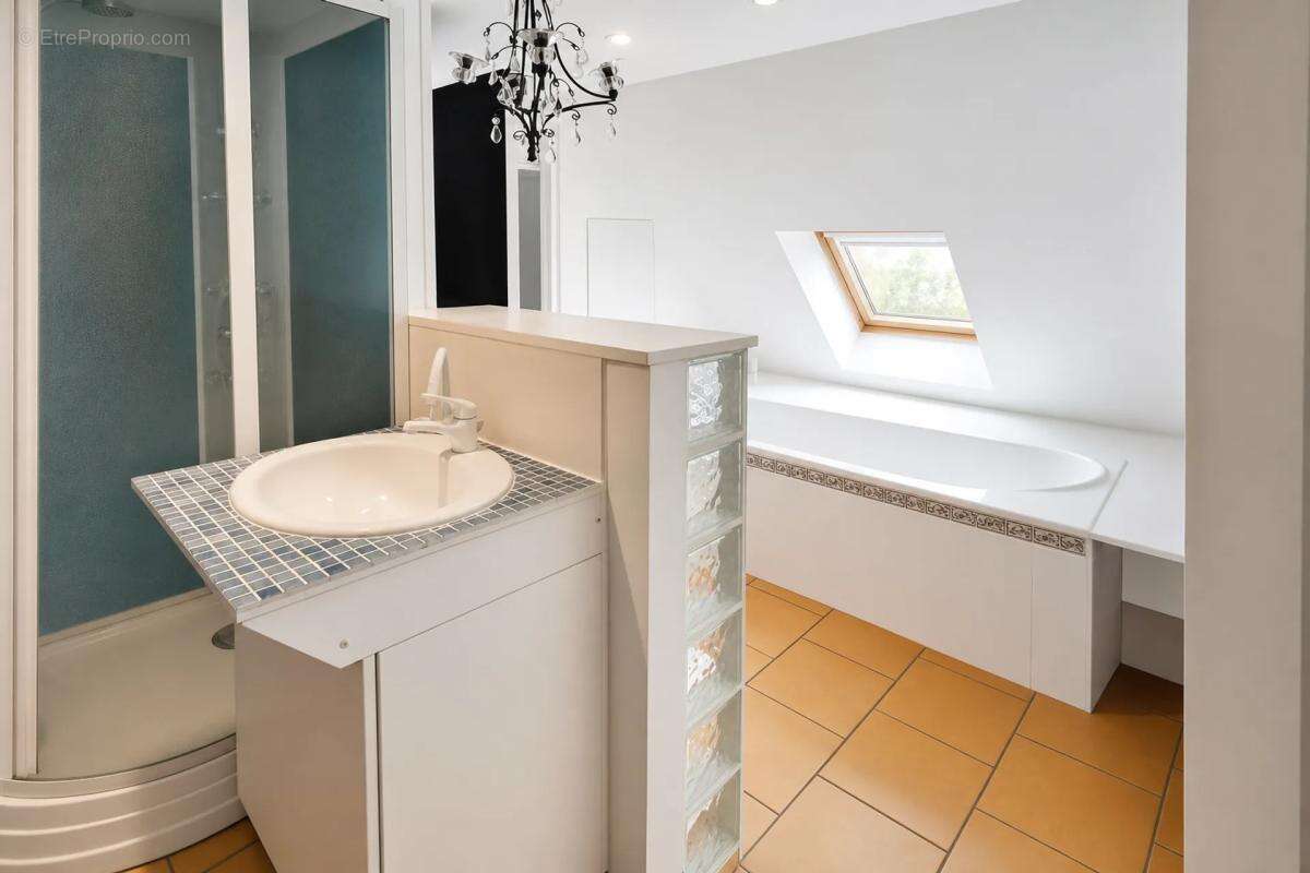 Vaste maison ancienne de 115 m² à Villerable - photo 7