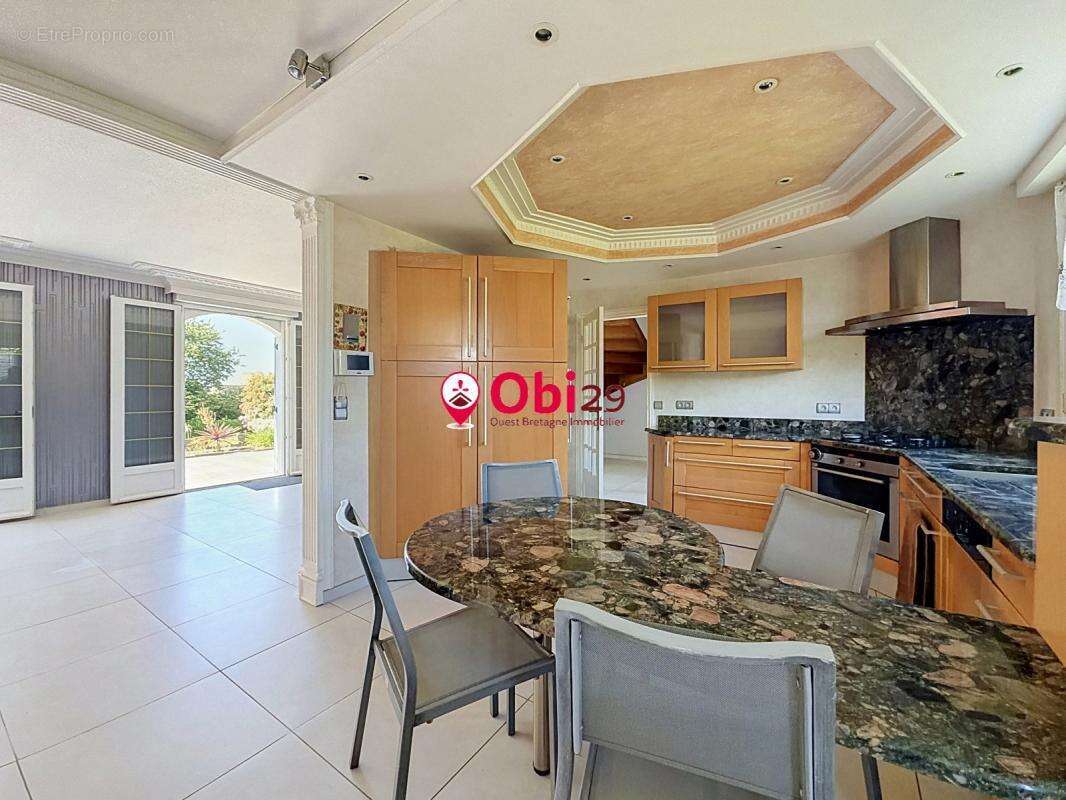 Grande maison avec Piscine, Sauna, Jacuzzi et Tennis - photo 9