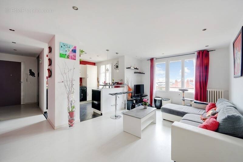 Appartement à LES PAVILLONS-SOUS-BOIS