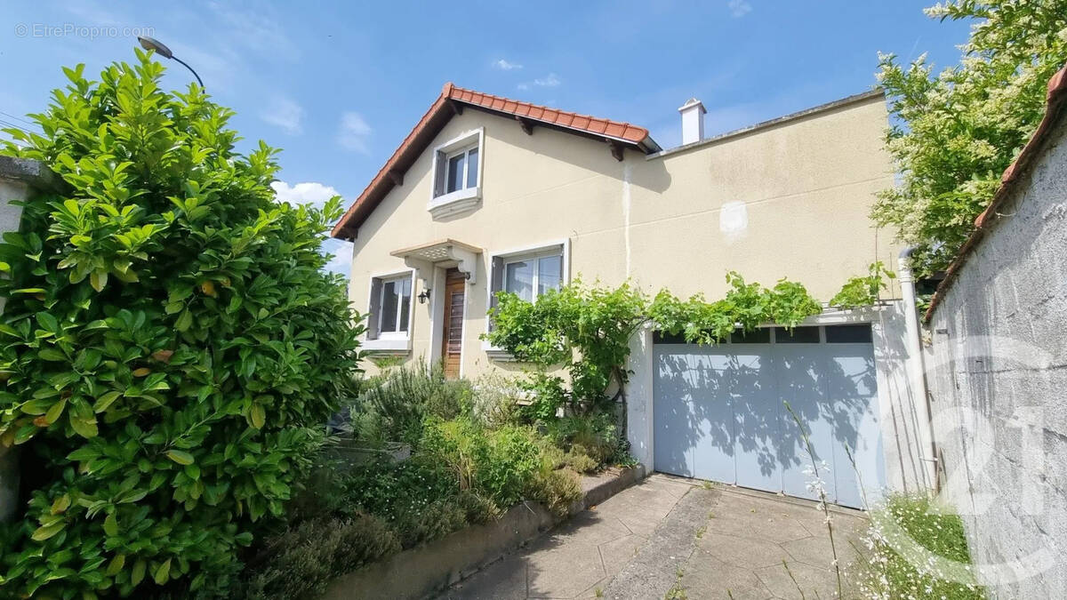 Maison à SAINT-MAUR-DES-FOSSES