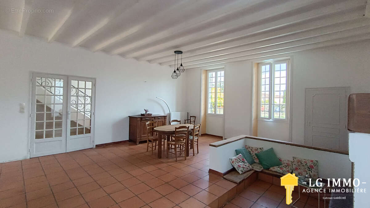 Maison à VILLARS-EN-PONS