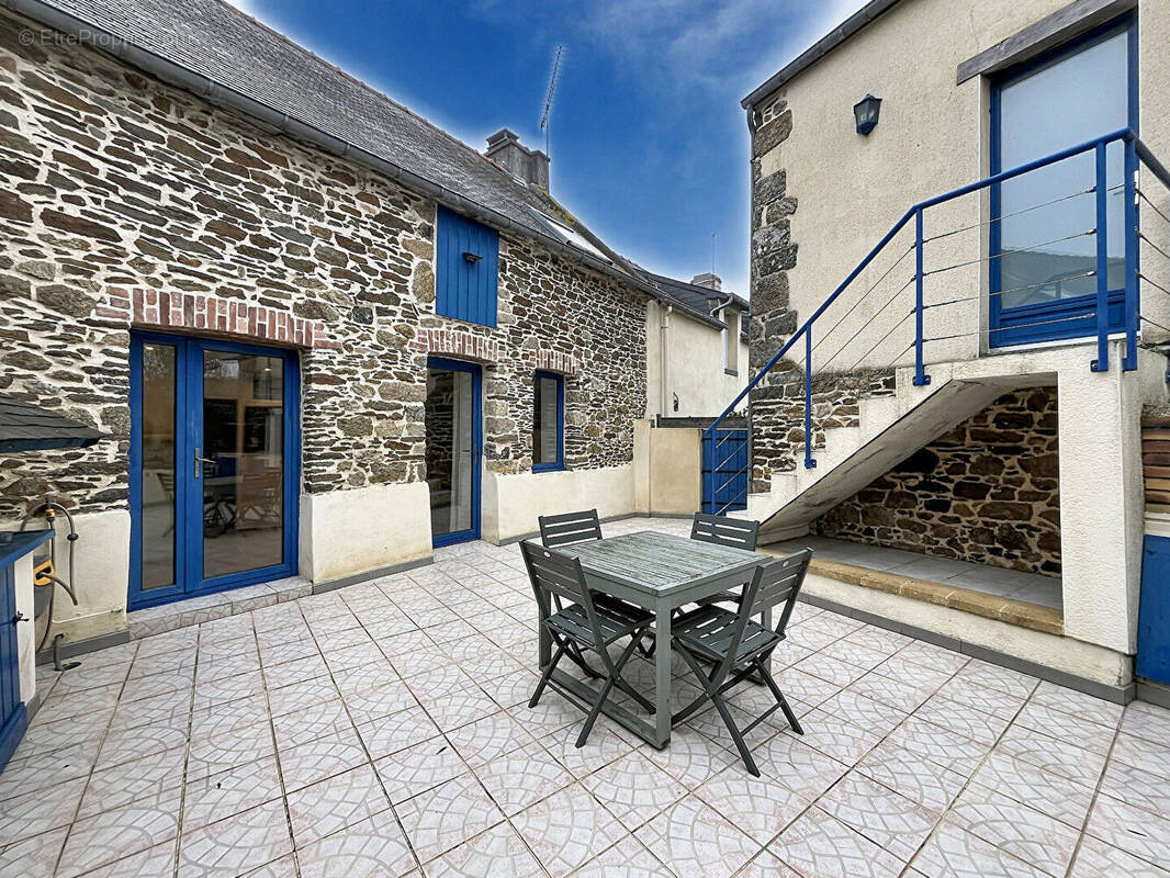 Maison à SAINT-MELOIR-DES-ONDES