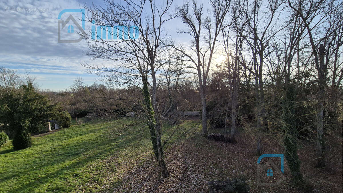 Maison à MEHUN-SUR-YEVRE