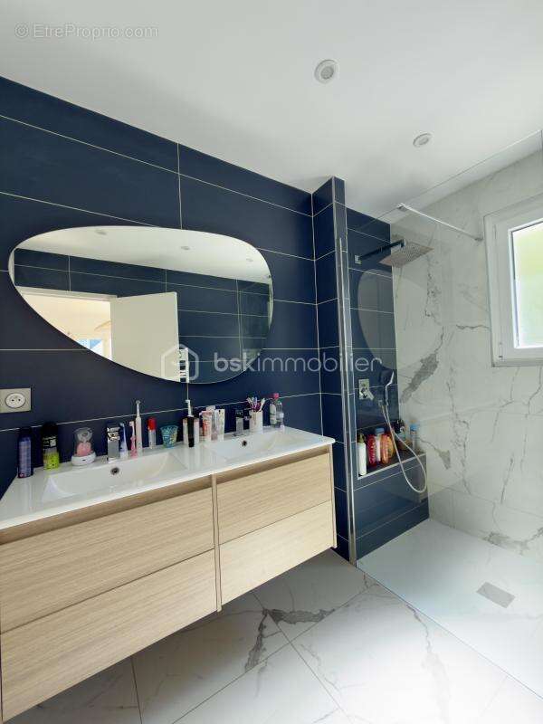 Maison à LA CHAPELLE-DES-MARAIS