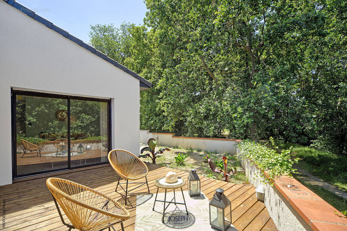Maison à PINS-JUSTARET