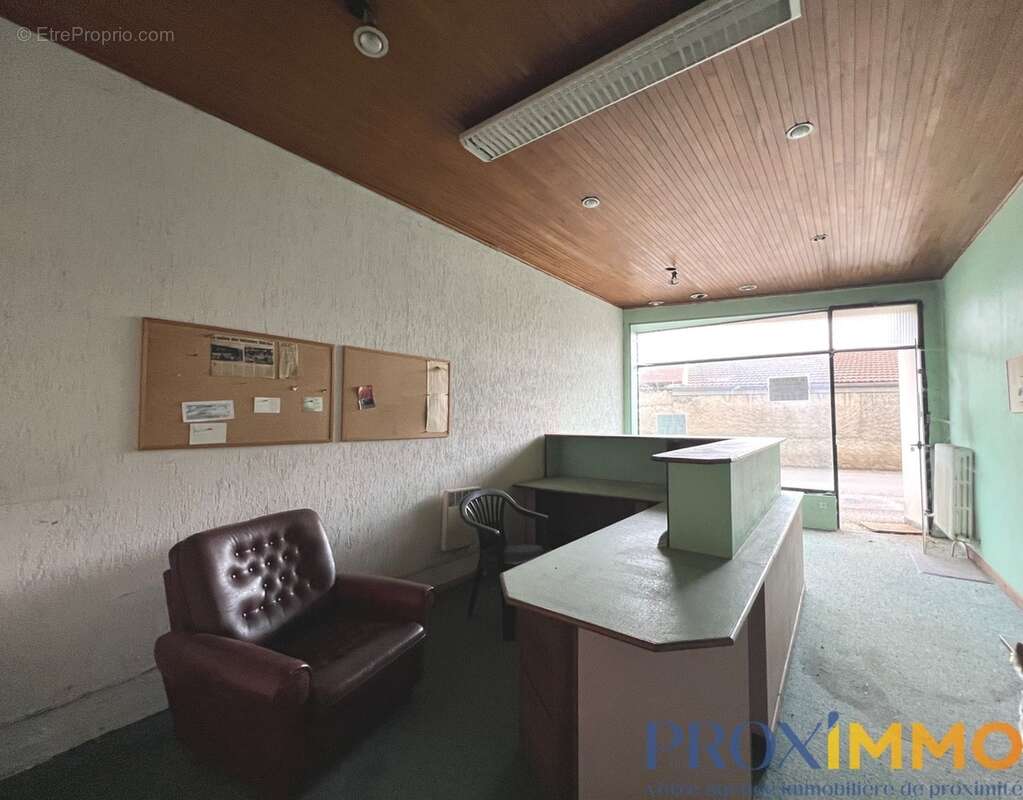 Commerce à SAINT-ETIENNE-DE-SAINT-GEOIRS