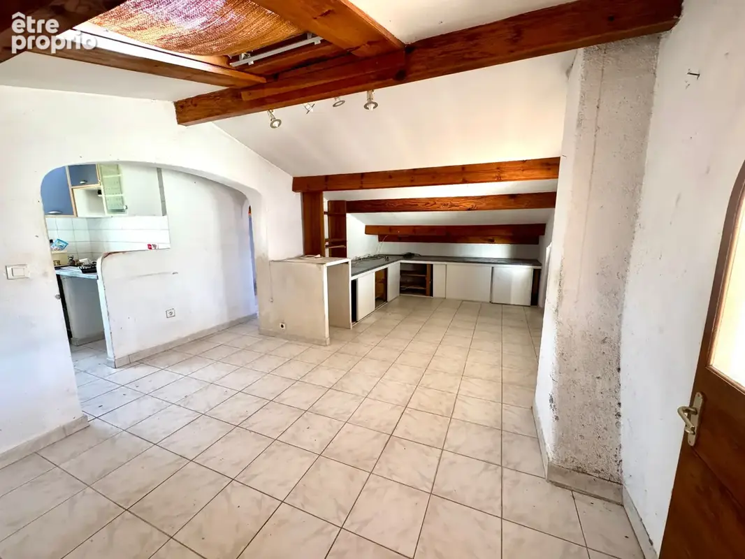 L’Île-Rousse – Maison 5 pièces, 3 niveaux avec terrasses, jardin et vastes garages – Centre ville et plage à pied - photo 9