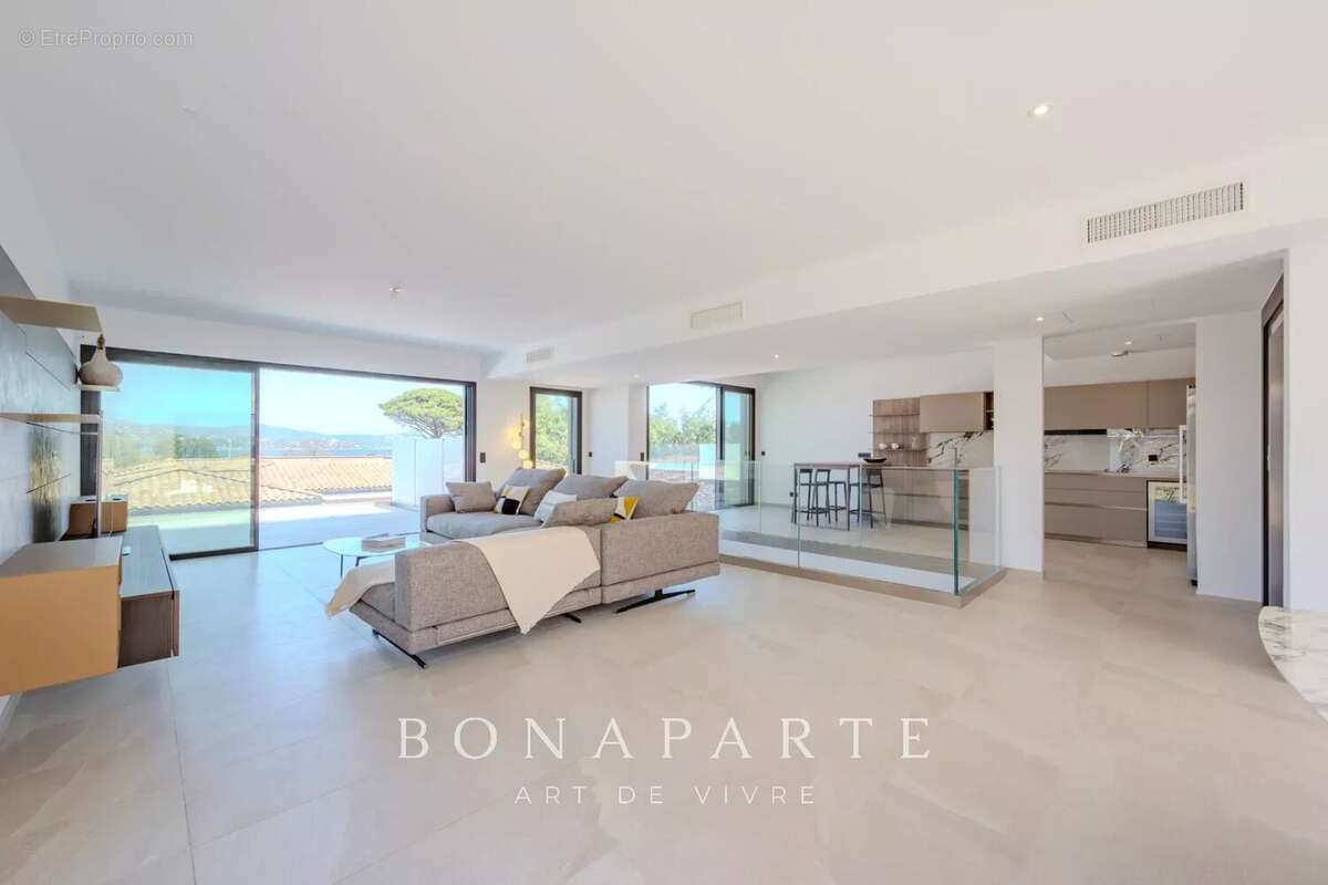 SAINT-TROPEZ GASSIN Exclusivité : Superbe villa-appartement en duplex avec vue mer exceptionnelle - photo 12