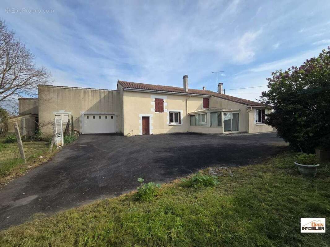 Maison à HIERSAC