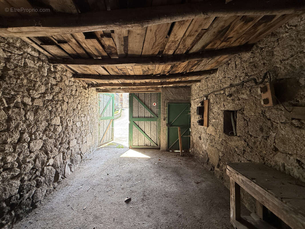 En Cévennes, Dourbies, bâtisse avec extérieur, à rénover, à vendre - photo 5