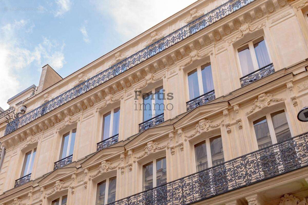 Appartement à PARIS-8E