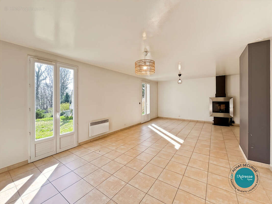 Maison à D'HUISON-LONGUEVILLE