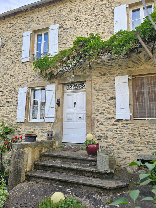 Maison à LA SALVETAT-PEYRALES