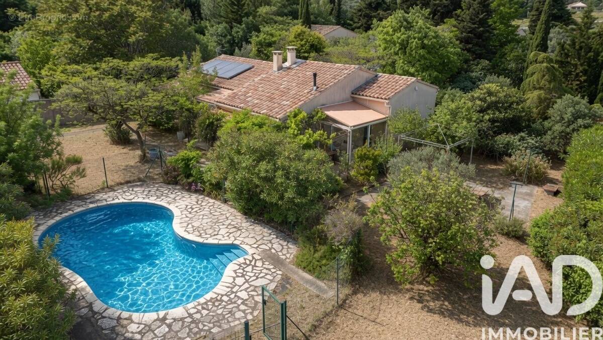 Photo 1 - Maison à ESTEZARGUES