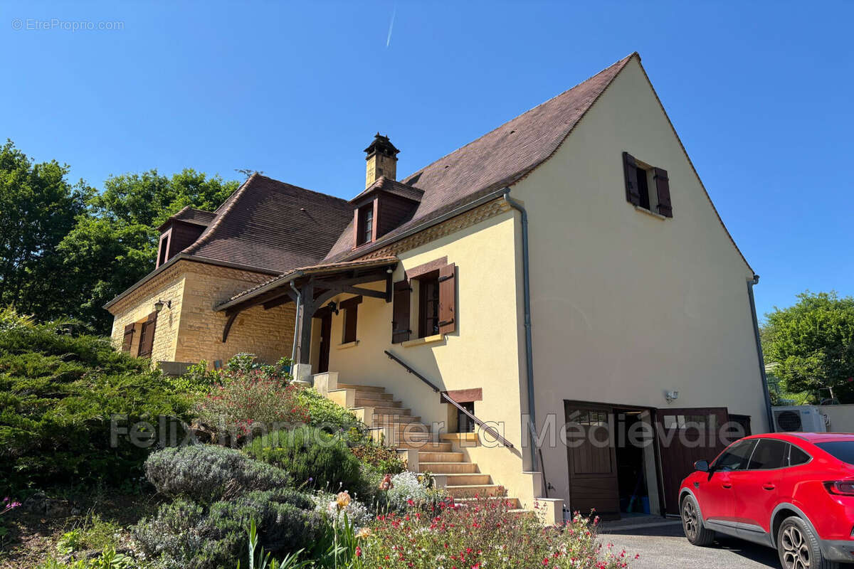 Maison à CARSAC-AILLAC