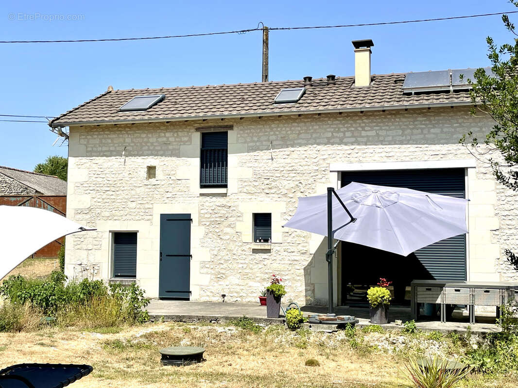 Fermette renovée avec superbe pigeonnier et dependances - terrain de 6841 m2 - photo 6