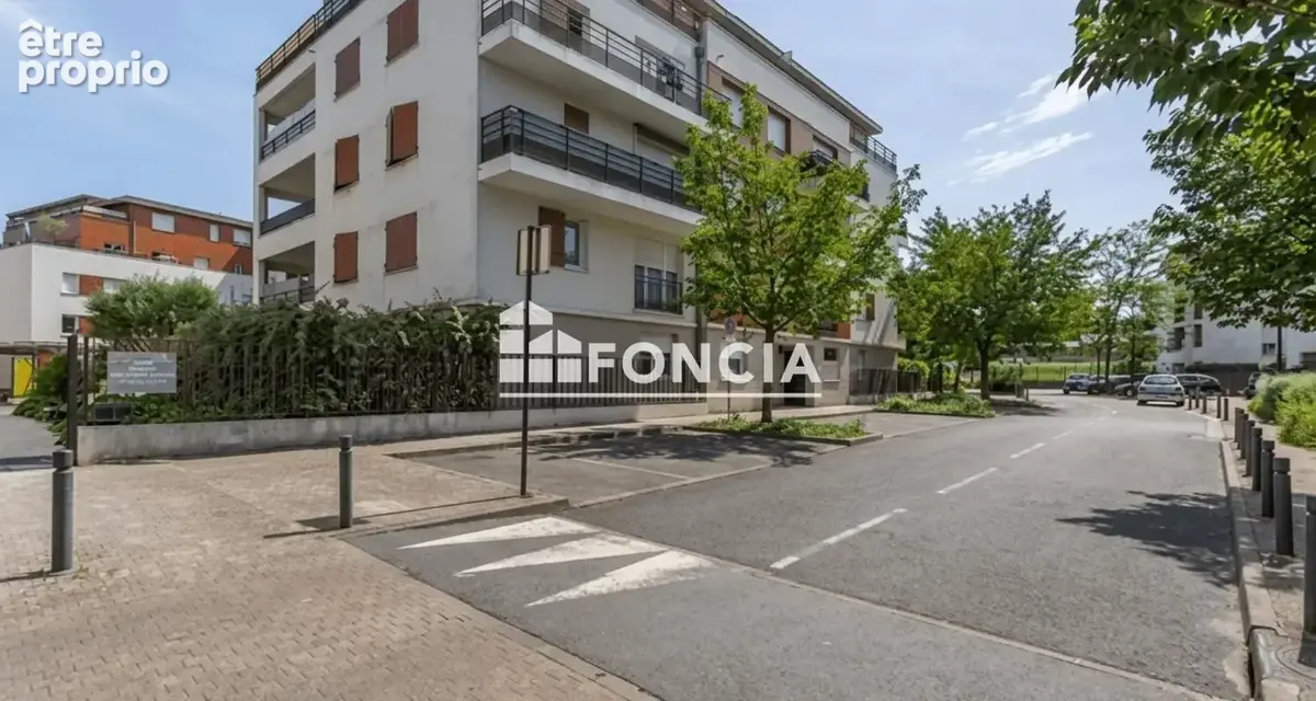 Bel appartement récent de type 3 pièces en dernier étage avec terrasse - photo 3