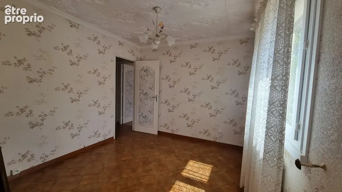 Maison familiale 4 faces  550 m² de terrain  Secteur calme et recherché - photo 9
