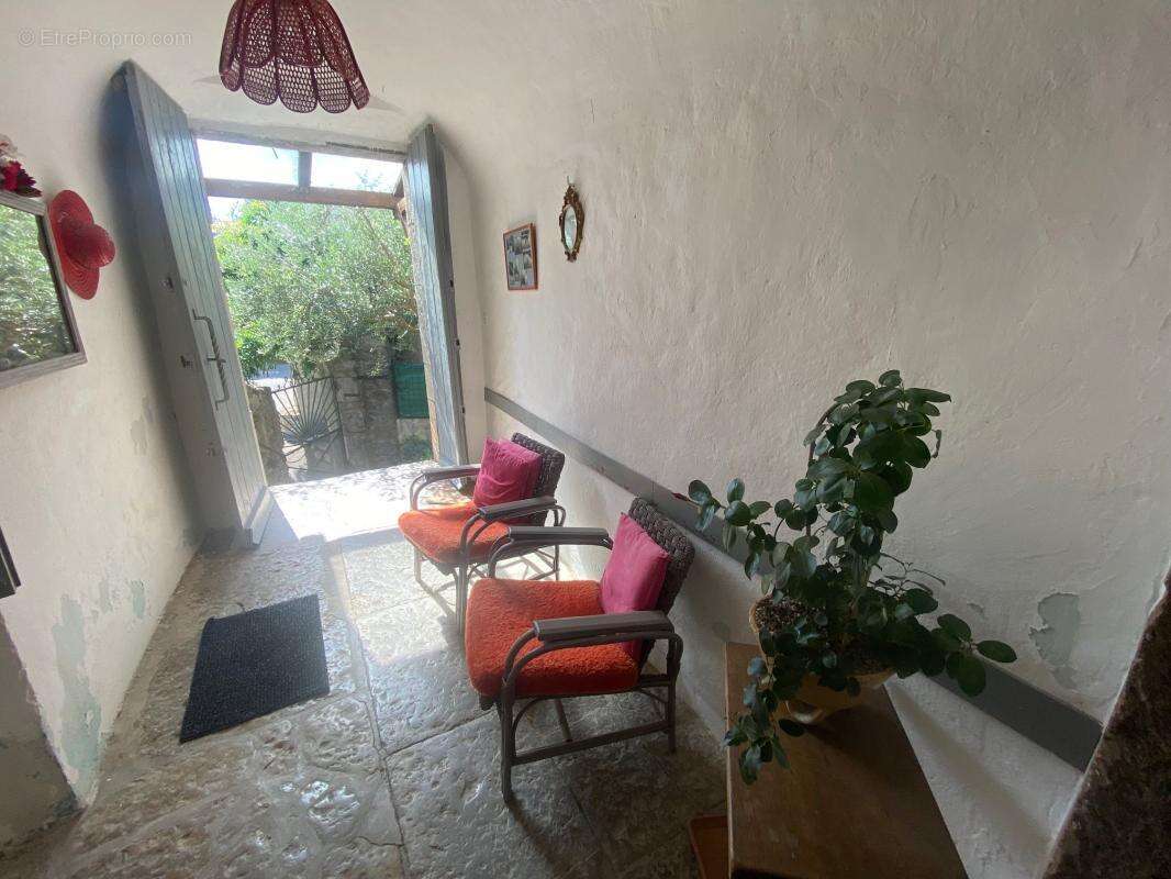 Appartement à BERRIAS-ET-CASTELJAU