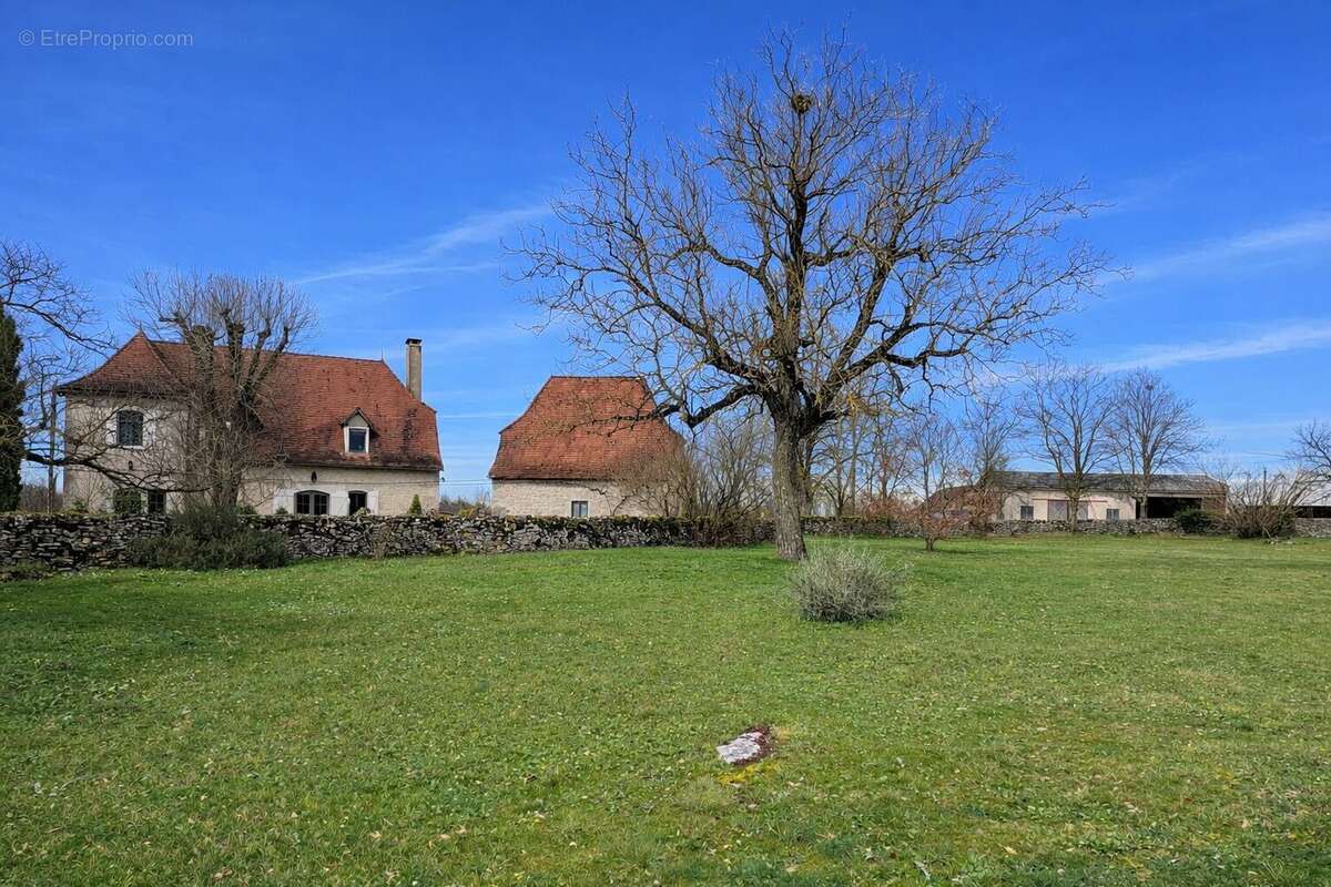 Extérieur - Maison à LIVERNON