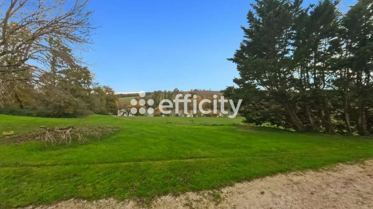 Maison à SAINT-PASTOUR