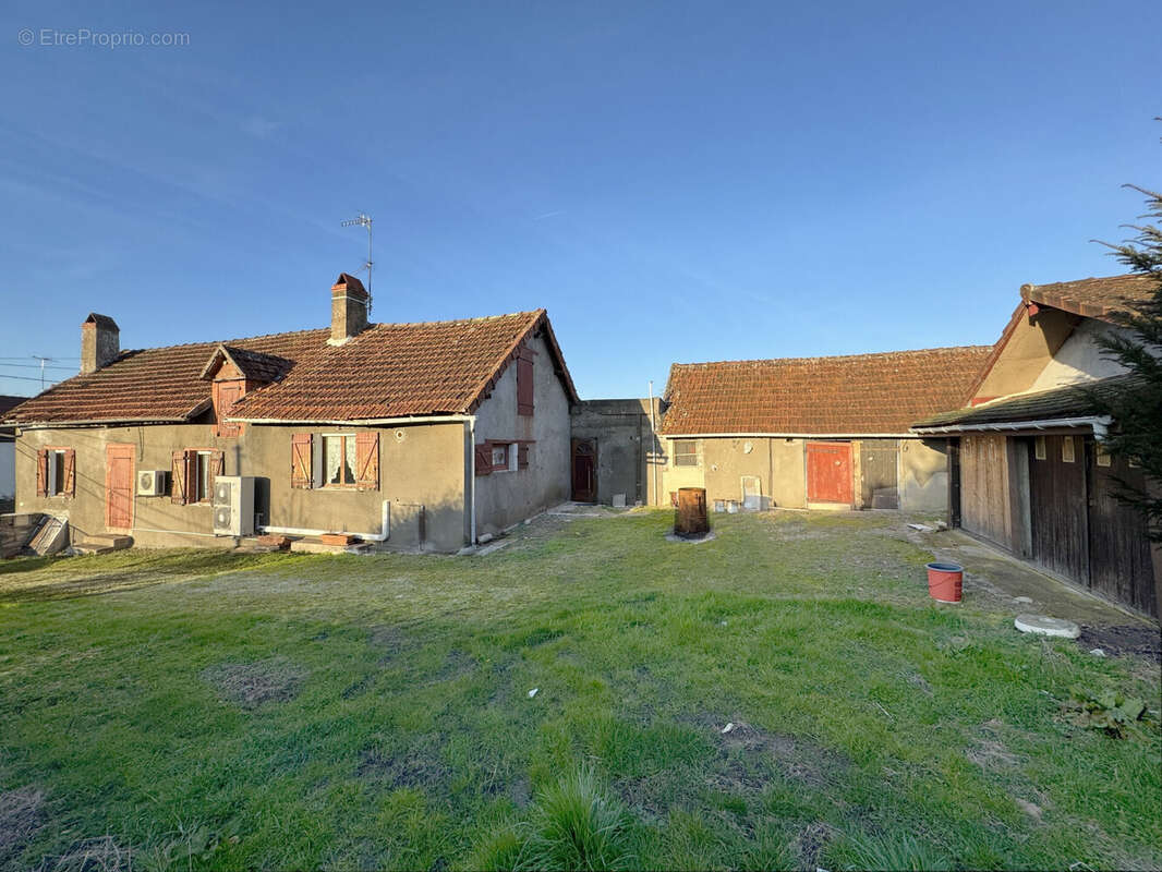 Maison à SAINT-GERVAIS-EN-VALLIERE