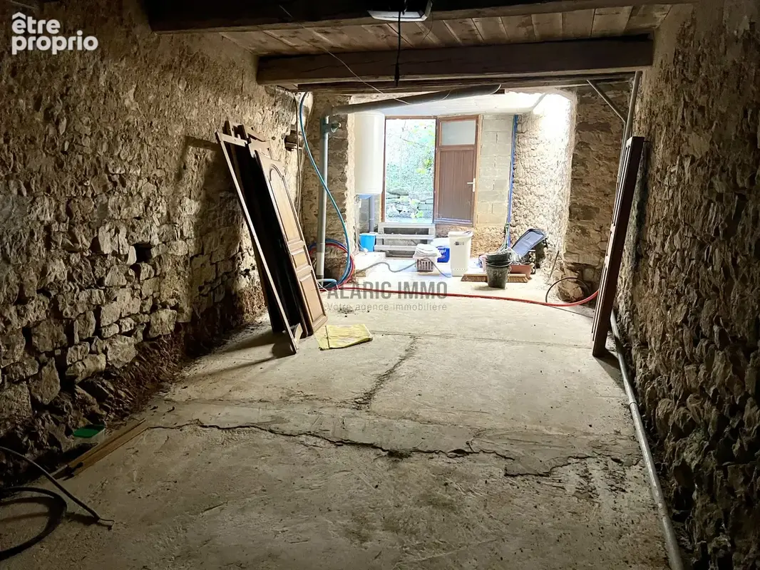 Maison de village avec terrain de plus d'un hectare et dépendance à rénover - photo 24
