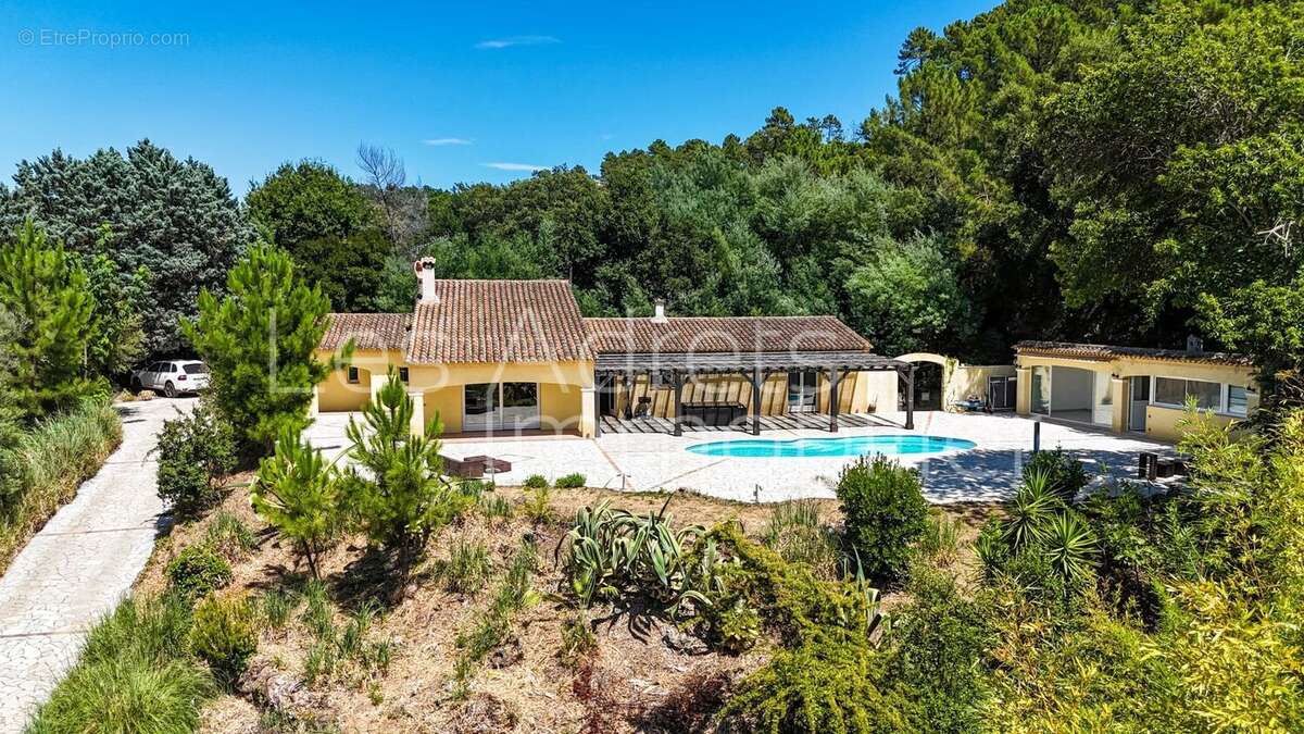 Maison à LES ADRETS-DE-L&#039;ESTEREL
