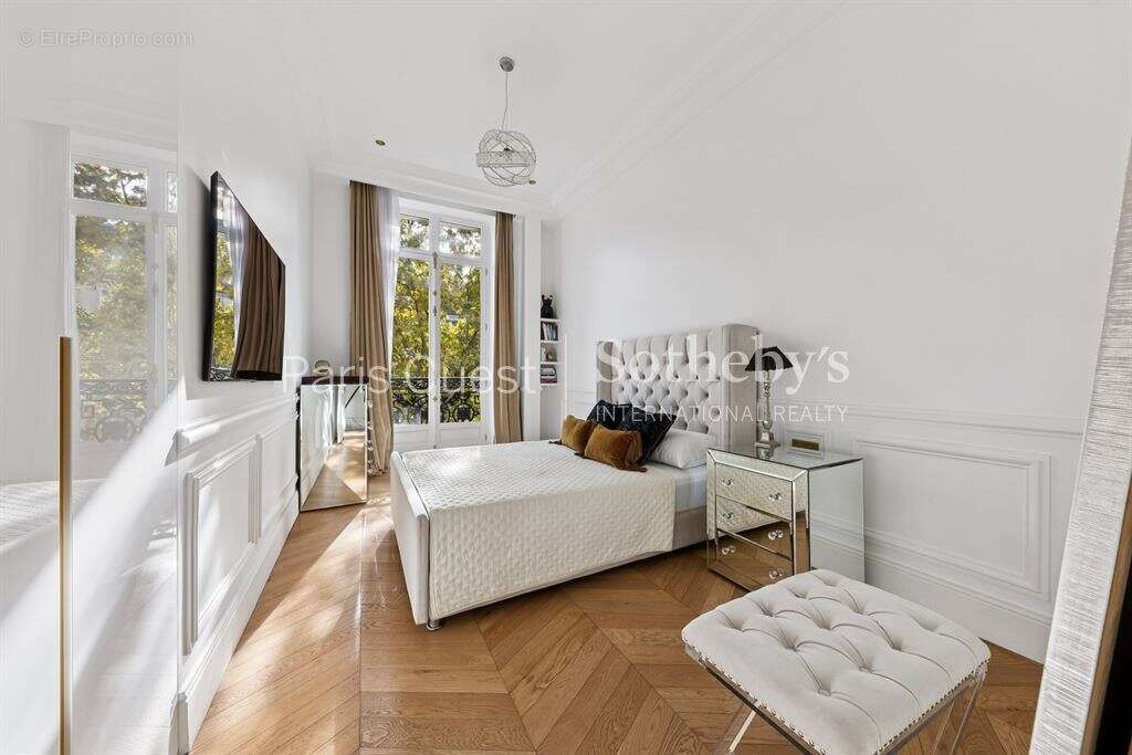 Appartement à PARIS-8E