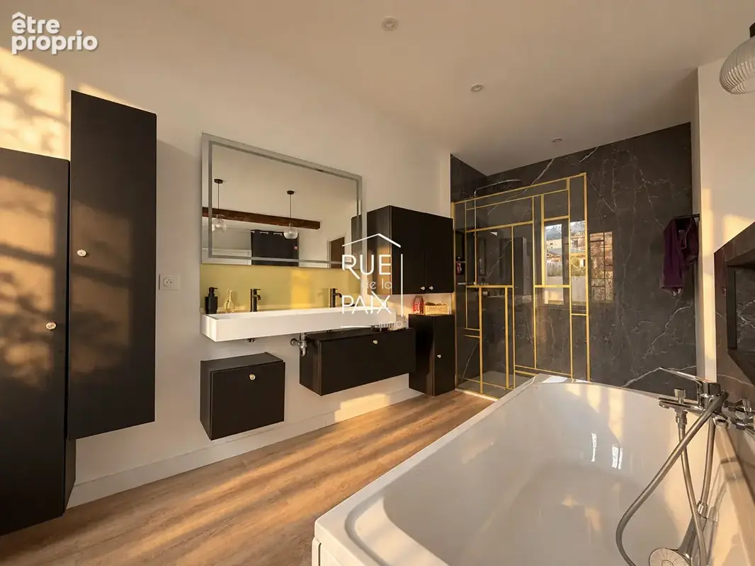 Maison de ville rénovée avec soin et prête à vous accueillir ! - photo 7