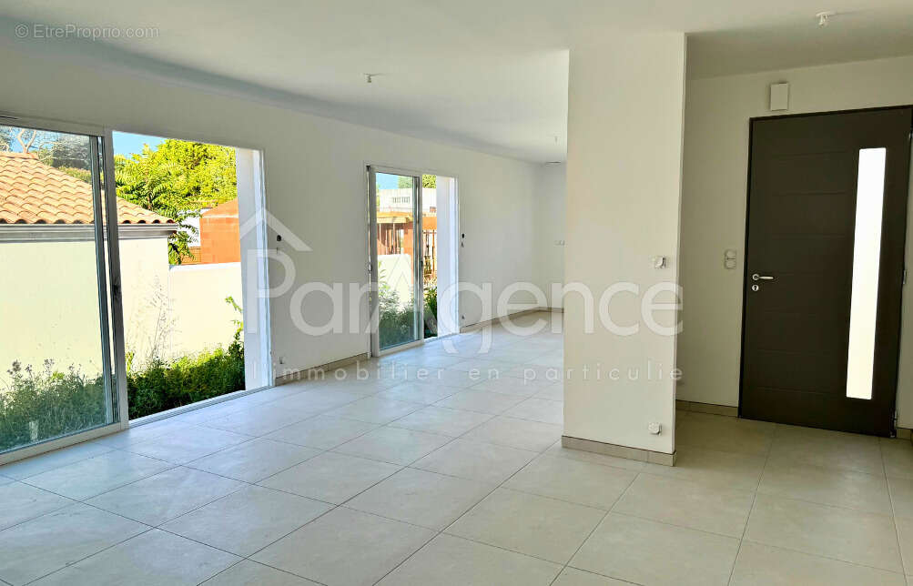 Maison trois chambres - Garage - Centre-ville - photo 4