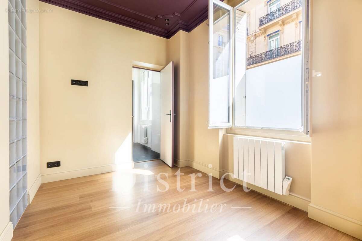 Appartement à PARIS-8E