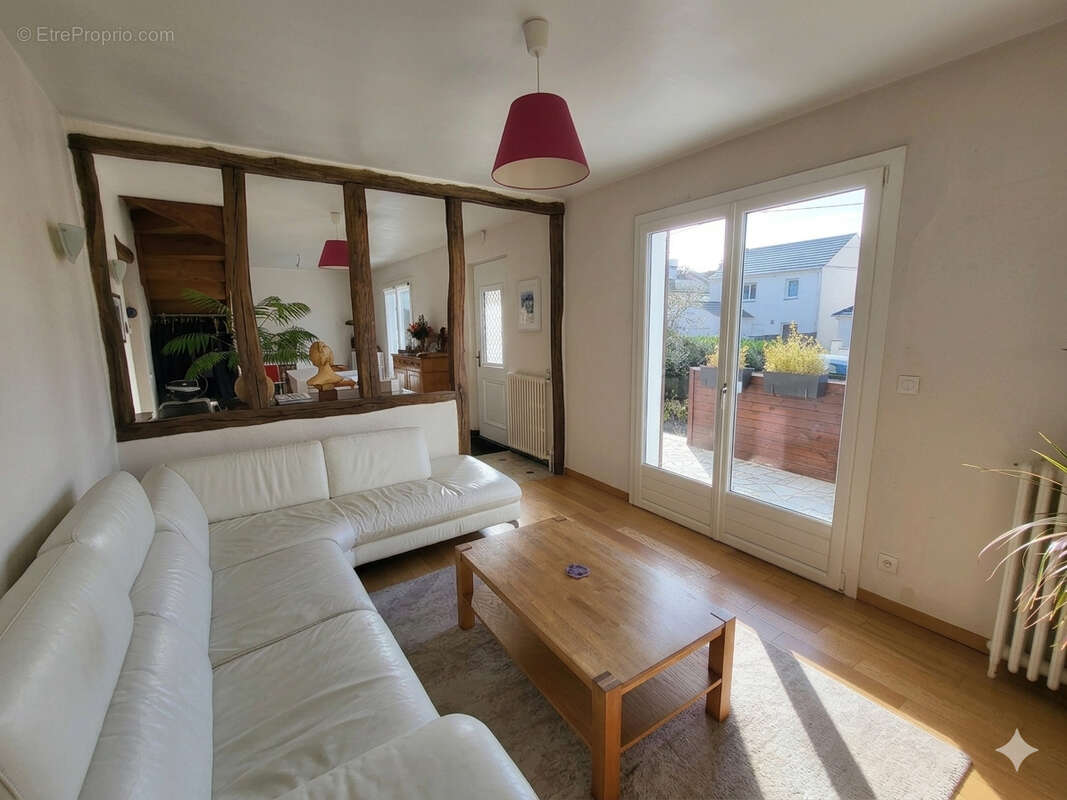 Maison à LES CLAYES-SOUS-BOIS